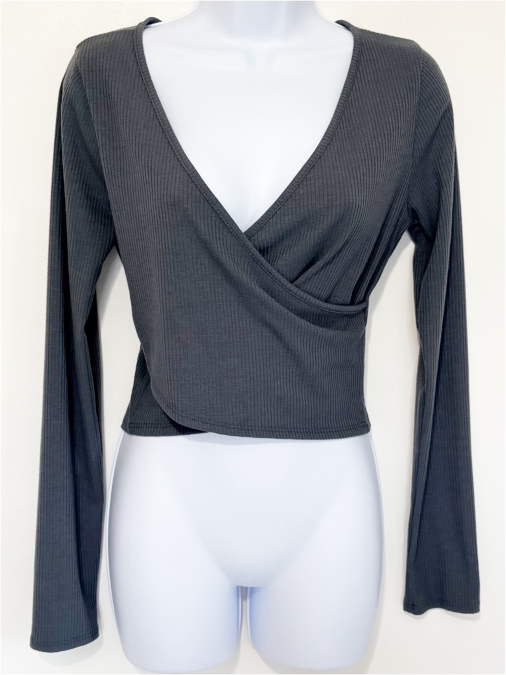CAUTION TO THE WIND Ribbed Wrapped Cropped Long Sleeve V Neck Top Gray Large